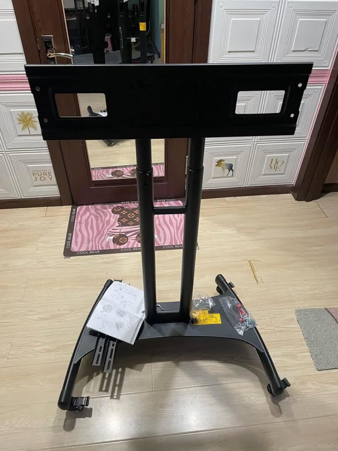 别急着在墙上打孔:艾美电视的三种装法,花的钱完全不一样
