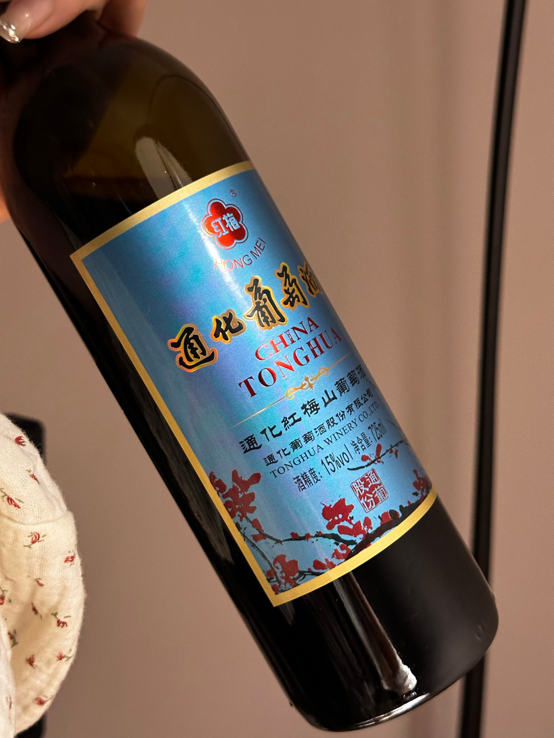 通化“小甜水”全网爆火,侍酒师却只给55分:问题可能不在酒,在喝法