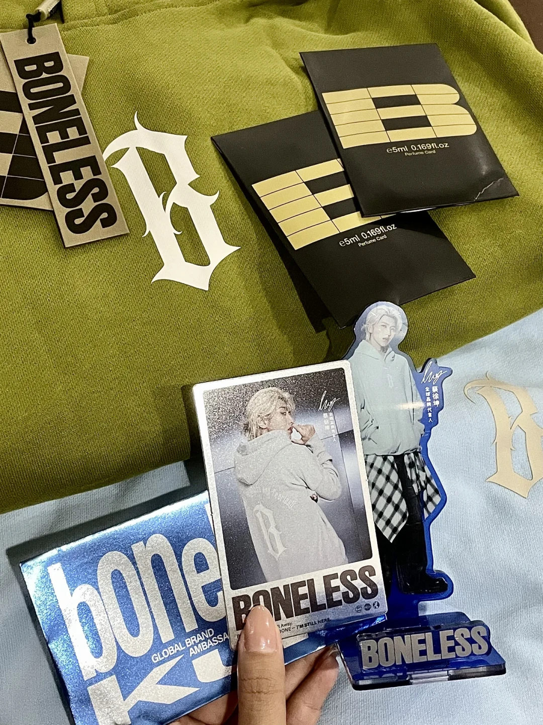 蔡徐坤代言BONELESS将满一年,“到期”话题刷屏:冲同款之前,先看懂这三个价格差
