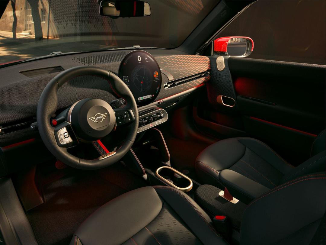 落地23万左右的电动MINI JCW,“颠”成了最大槽点?翻遍全网车主评论,从原厂到KW V3我理出4条路