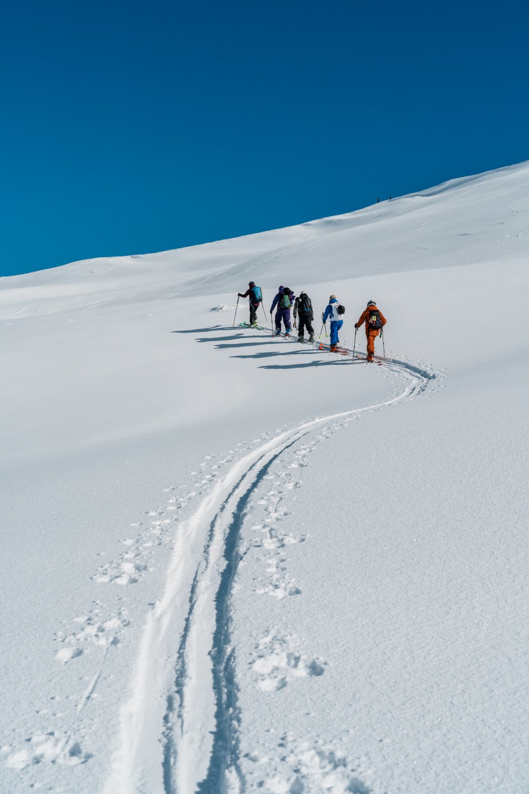 滑雪登山火了,想入门的人,先趁淡季把这笔账算明白