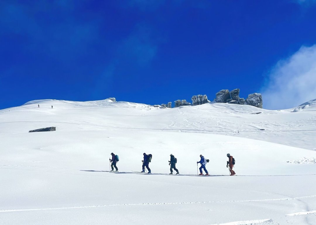 滑雪登山火了,想入门的人,先趁淡季把这笔账算明白