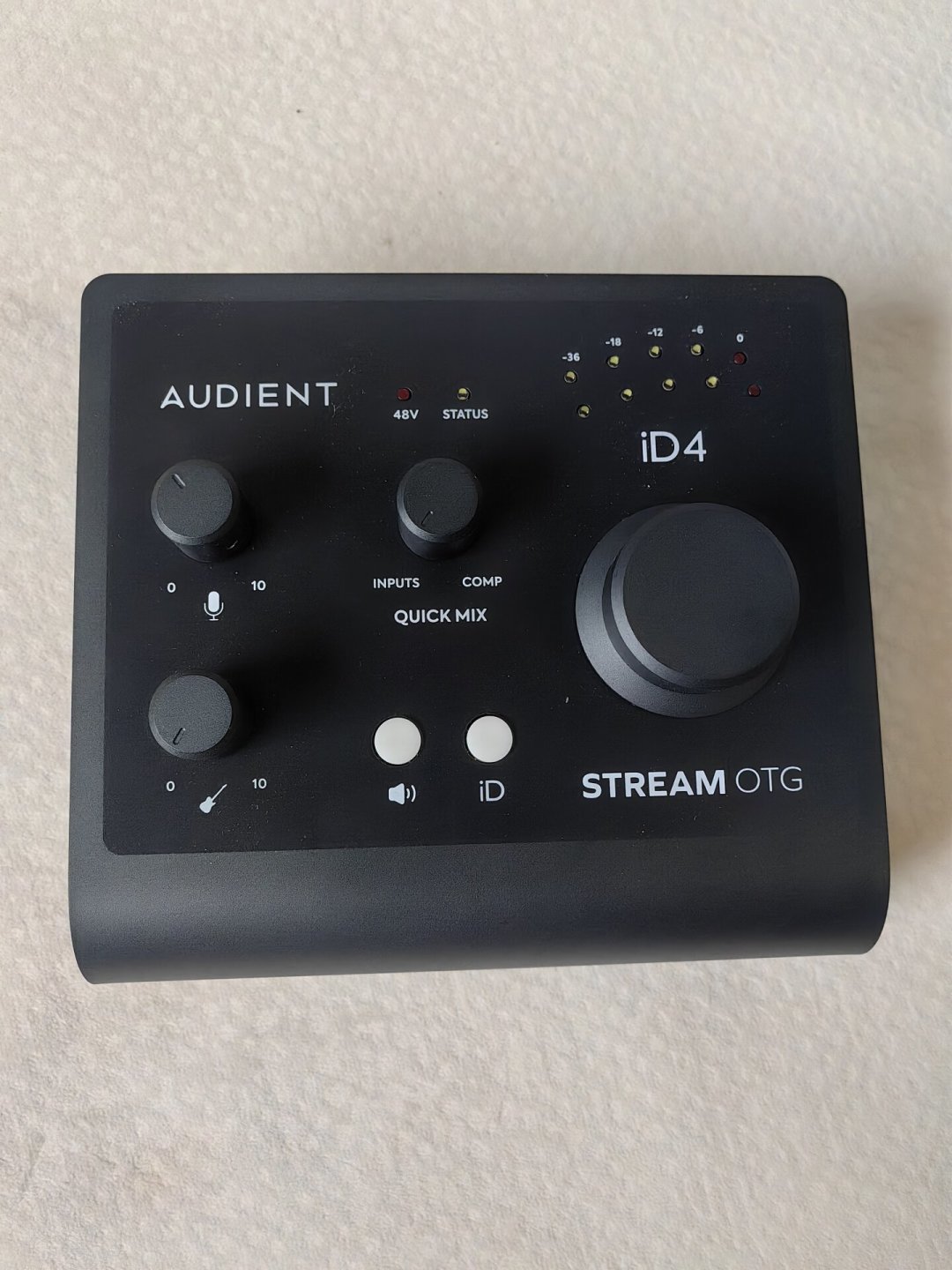 直播声卡都在推Audient OTG：话放是真强，但手机直连的坑我替你踩齐了