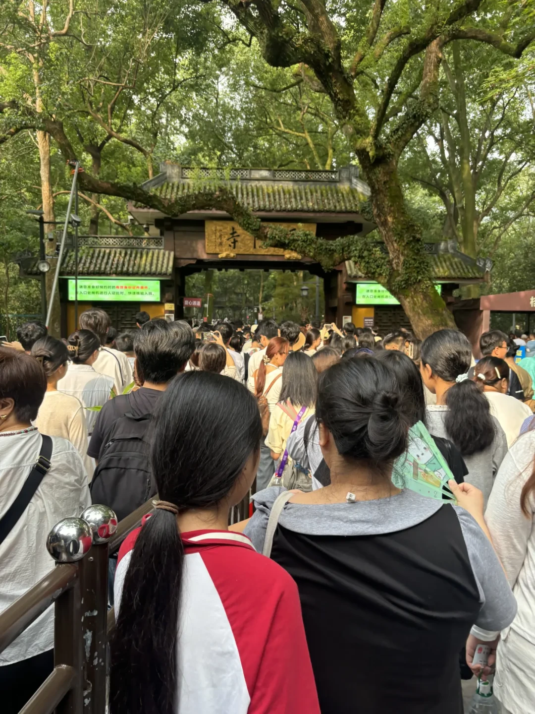 灵隐寺门票0元,却有人花钱买“快速入园”:网传几条路子,哪些是真的哪些是坑