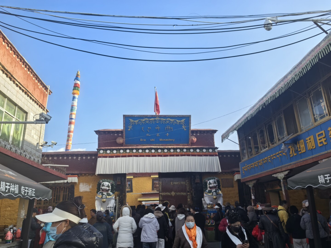 想把“五路财神”戴上手腕之前:金饰、朱砂、五色手串、寺庙代购四类,我都替你算过账了