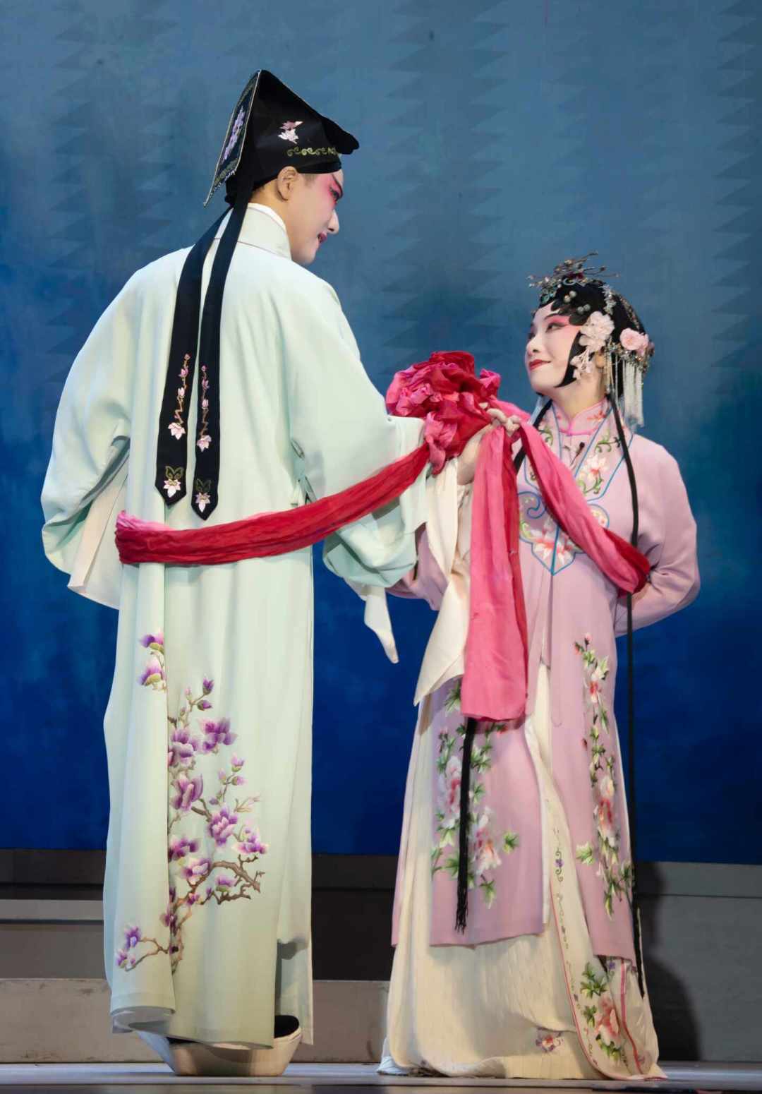 演了22年,看一场少一场:青春版《牡丹亭》2026观演攻略,全本、精华本、校园版怎么选,看完再买票