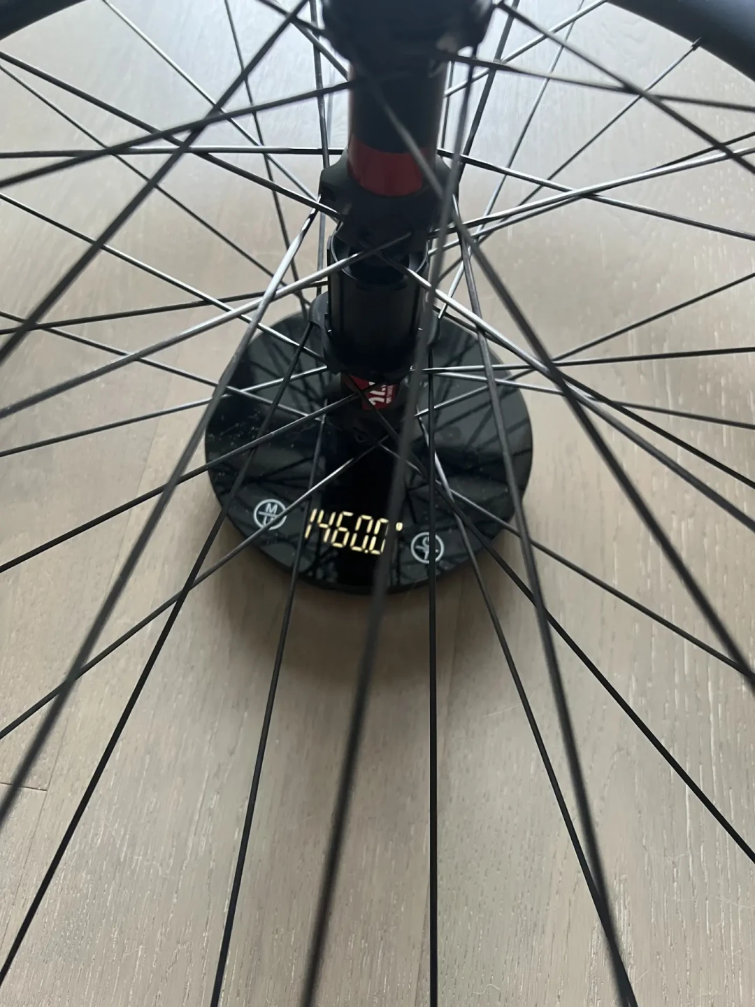 Shimano 1.7万的新旗舰全系碳辐条,为什么玩自编的人反而换回了钢条