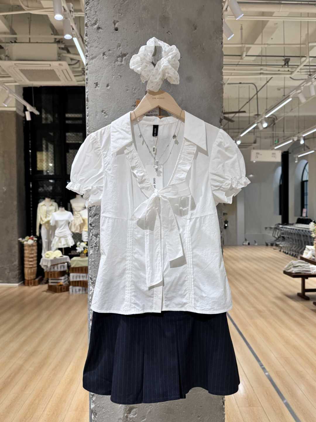 越做减法越费钱?早秋穿搭的钱,得花在“露出来”的地方