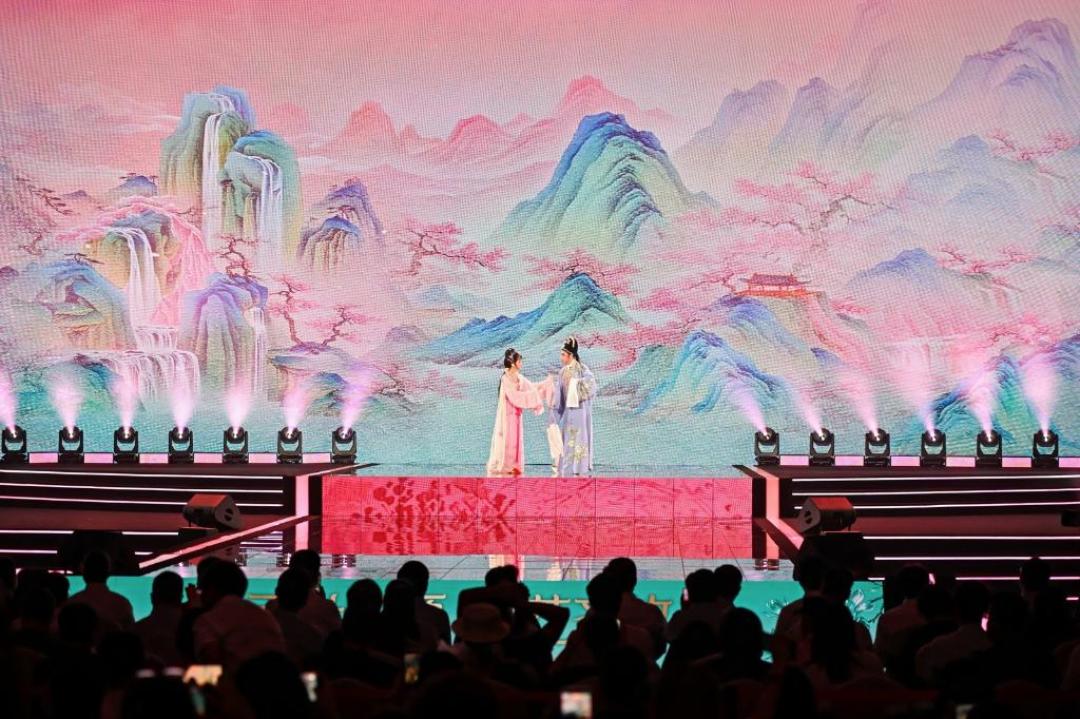 灯牌被收了六大桌:越剧的观演秩序之争,想安静看戏的人怎么选场次