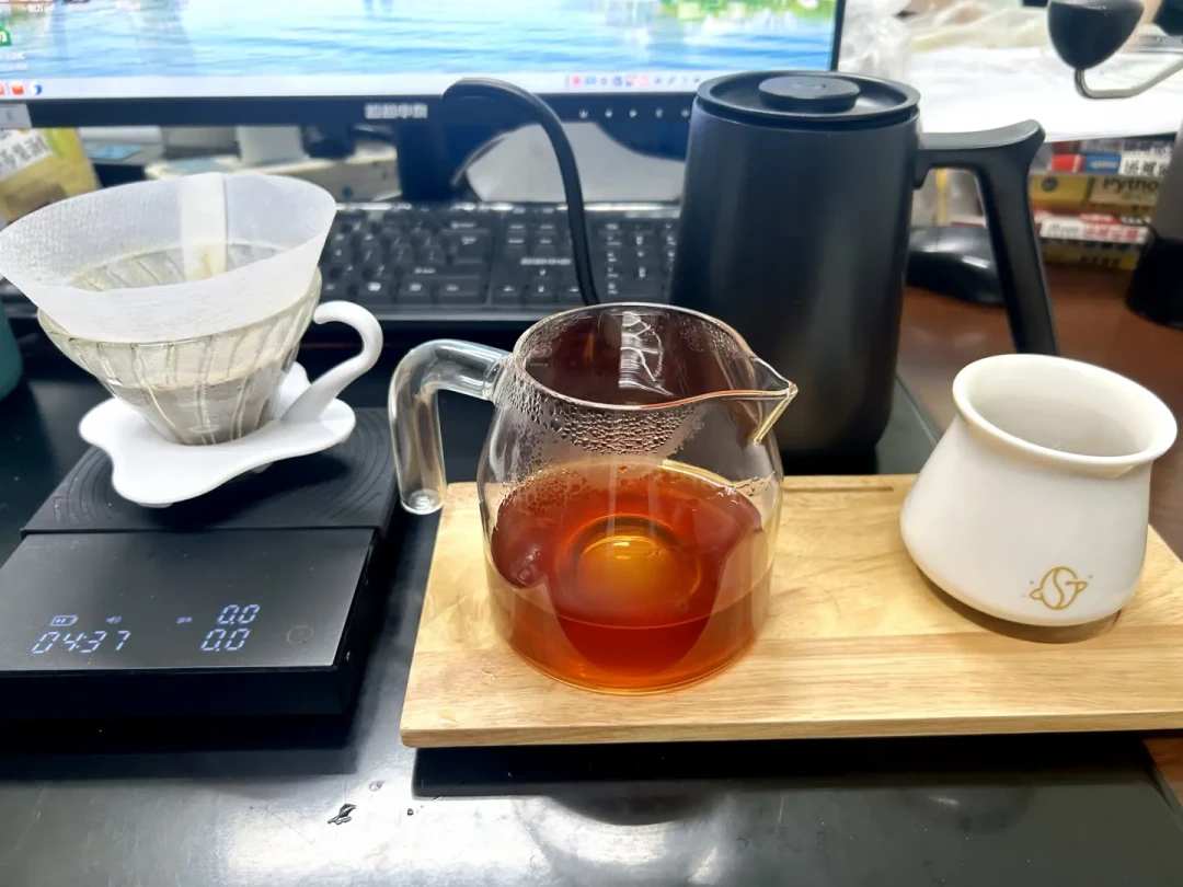 粕谷哲的新十段冲煮法,有人冲出糖浆,有人冲出洗澡水:翻了几十条实测后,我们把坑找到了