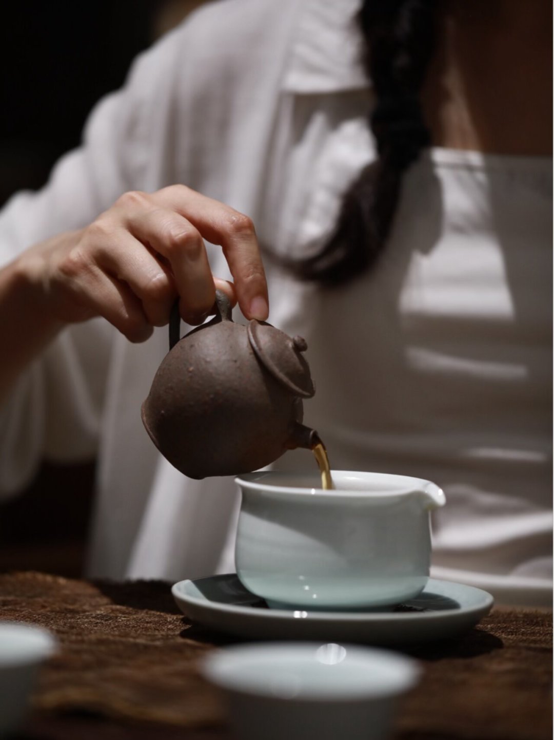家里翻出一饼老茶,回收帖说值六位数:先别急着发照片