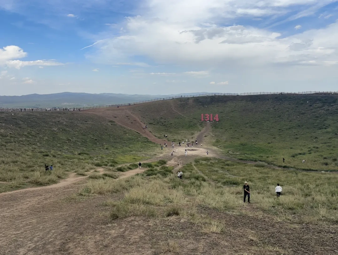一边喊避雷,一边喊值回票价:我翻了20多篇乌兰哈达火山刚回来的实测,把这笔账算清楚了