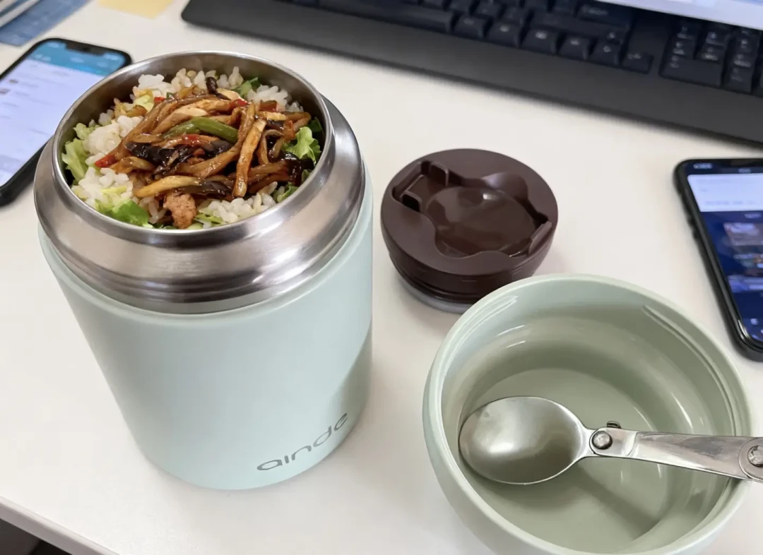 7点拿出冰箱,12点吃下肚:饭盒还能不能吃,不靠鼻子,靠一条温度线