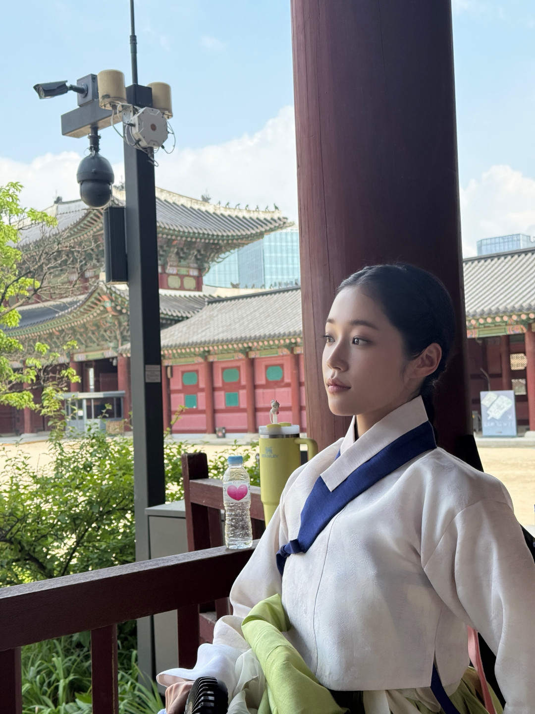 卢允瑞新粉入坑指南:《鬼谜东宫》后去哪追更、饭圈黑话速查、官宣两天的代言同款先别急着买