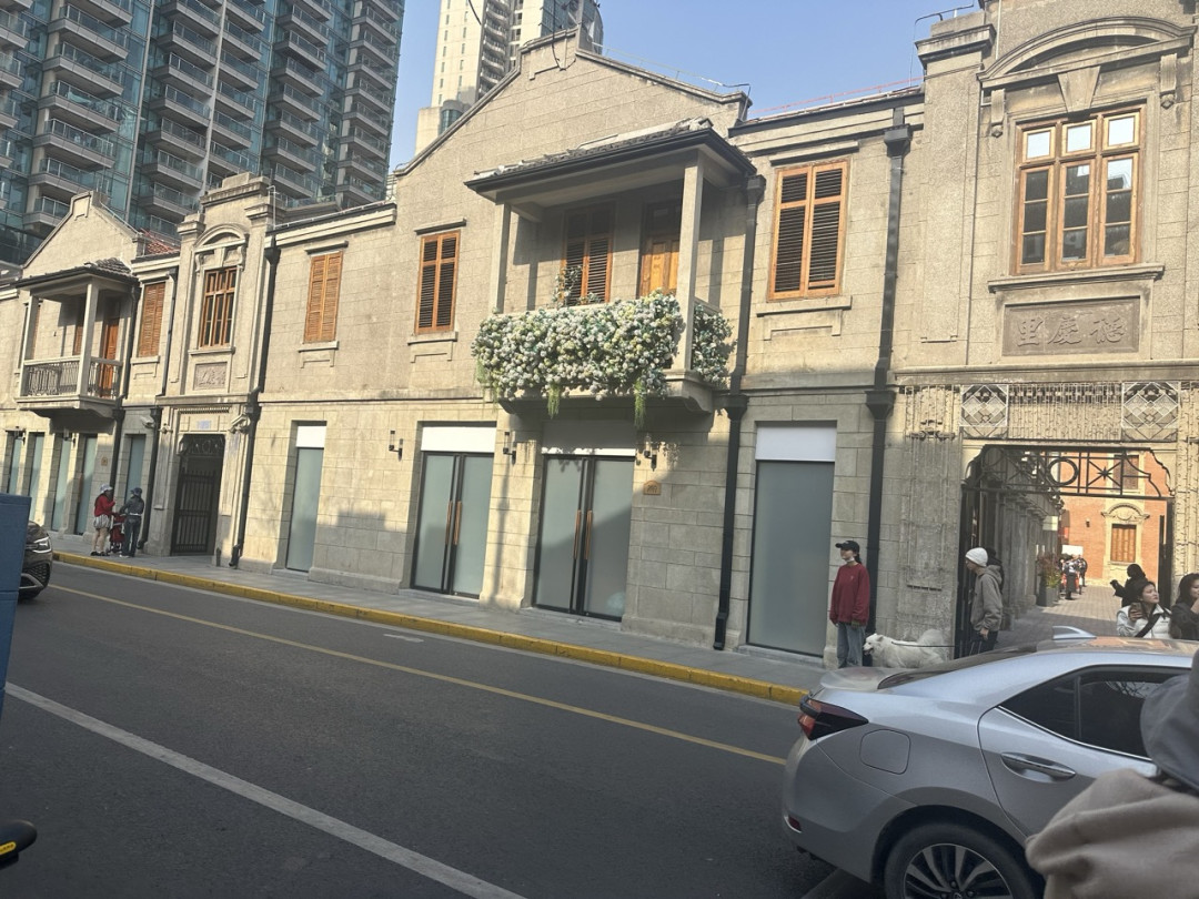 被叫“时代的眼泪”的BY FAR：腋下包从5500元跌到650元，现在值得捡漏吗？