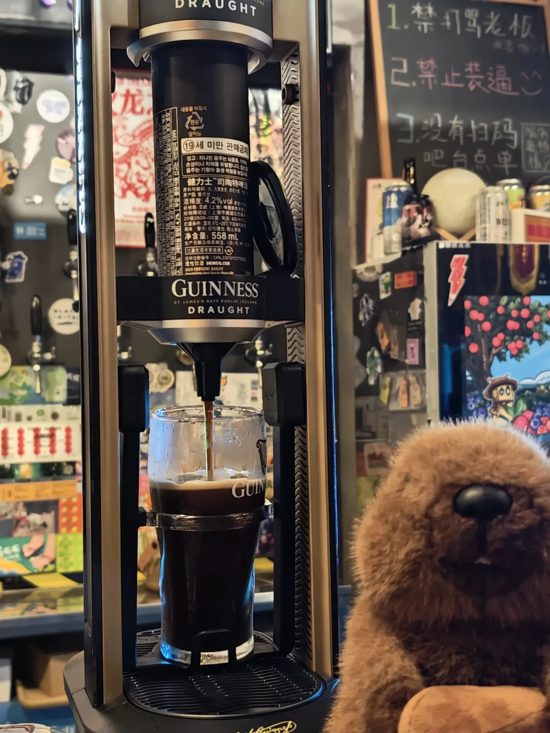 英超开赛本周六,索尔斯克亚空降上海:官方啤酒为什么是一杯4.2度的黑啤