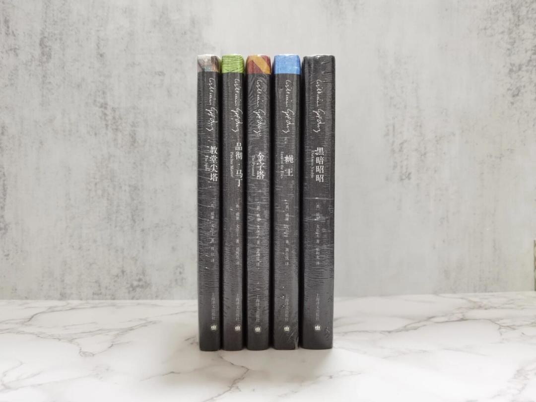 《蝇王》又上开学书单，但先别急着买给孩子：适读年龄、译本争议、三个版本怎么选，一篇说清