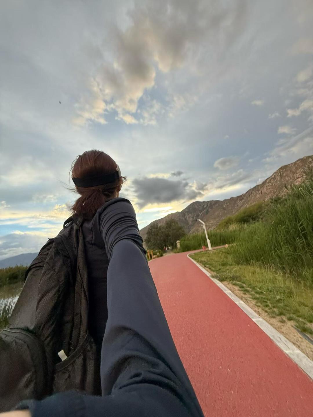 拉萨3650米vs威宁2200米:8月23日两场高海拔半马同日开跑,到底会慢多少?