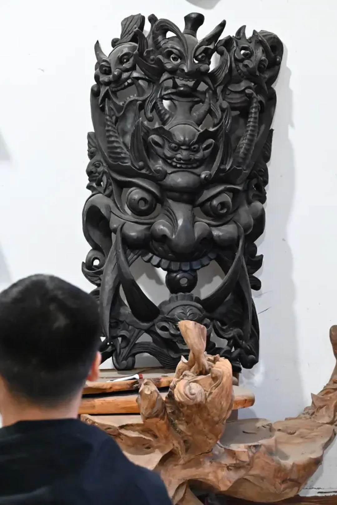一张傩面,四档价格:68元手绘,300元雕刻,钱该花在哪一档?