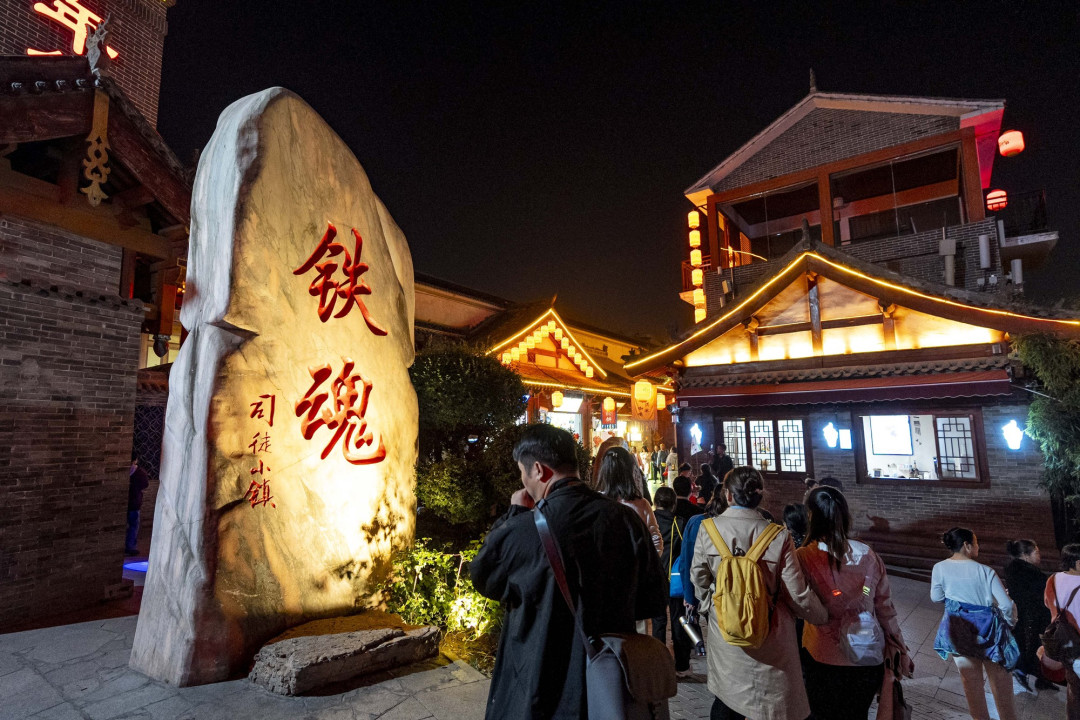 拍条视频拿100万?司徒小镇500万悬赏,普通人先别冲,看完这三笔账再决定