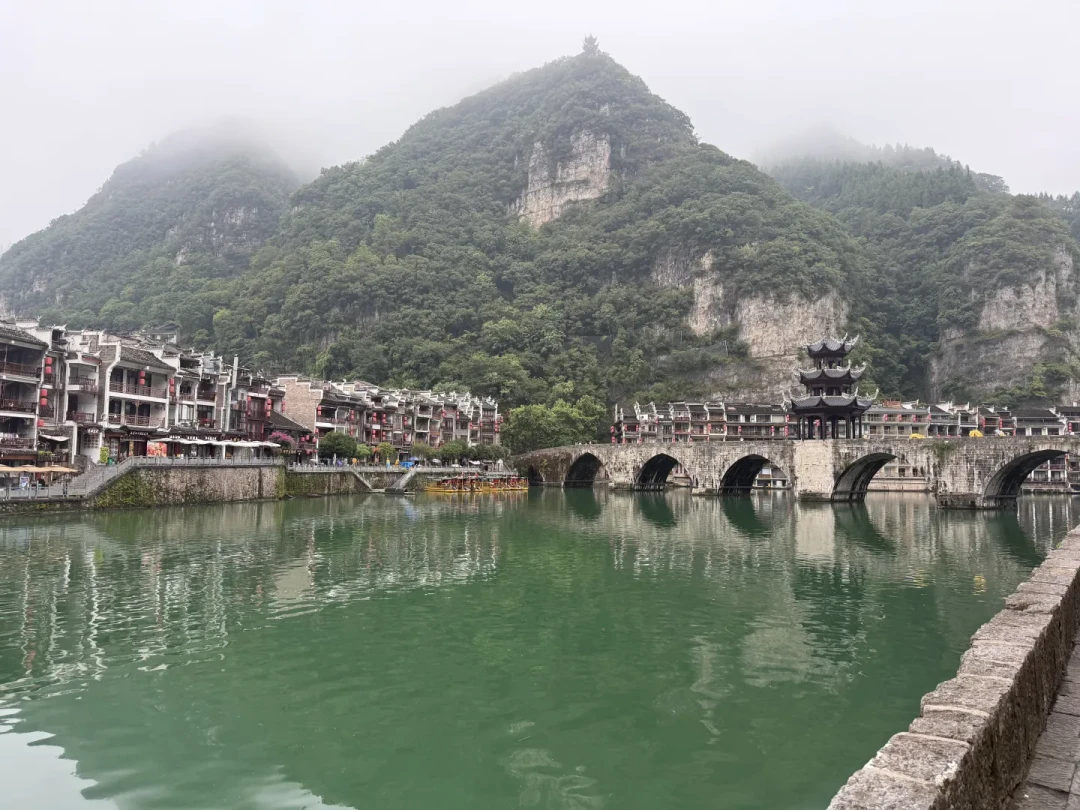 爆火的镇远古镇,避坑帖也在扎堆:我把这个夏天的吐槽整理了一遍,风景是真的,坑也是真的