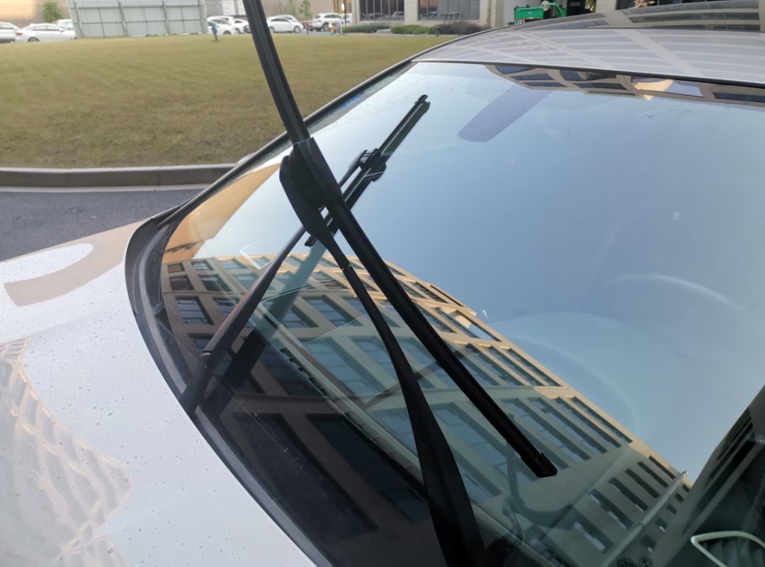 雨刮异响、刮不干净才想起来换?博世火翼、新风翼、神翼一次讲清,附官方验真方法