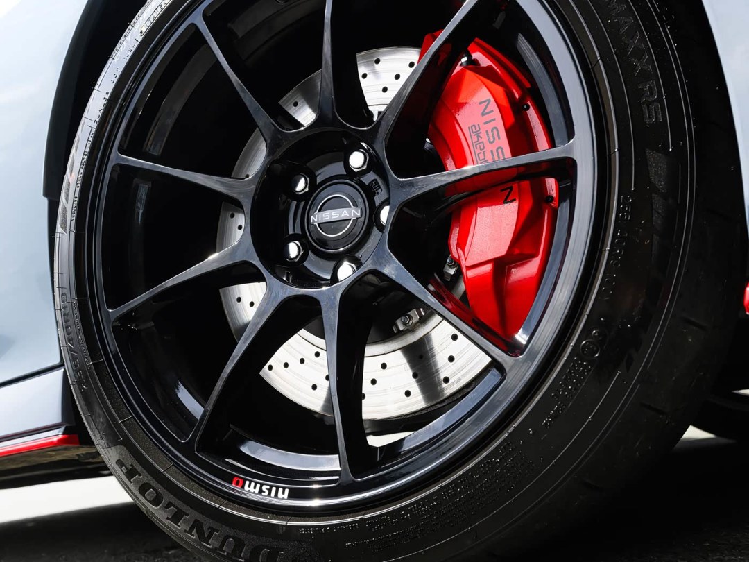 三年了,手动挡终于回来,还和自动挡一个价:2027款日产Z Nismo除了变速箱还有5处硬件变化