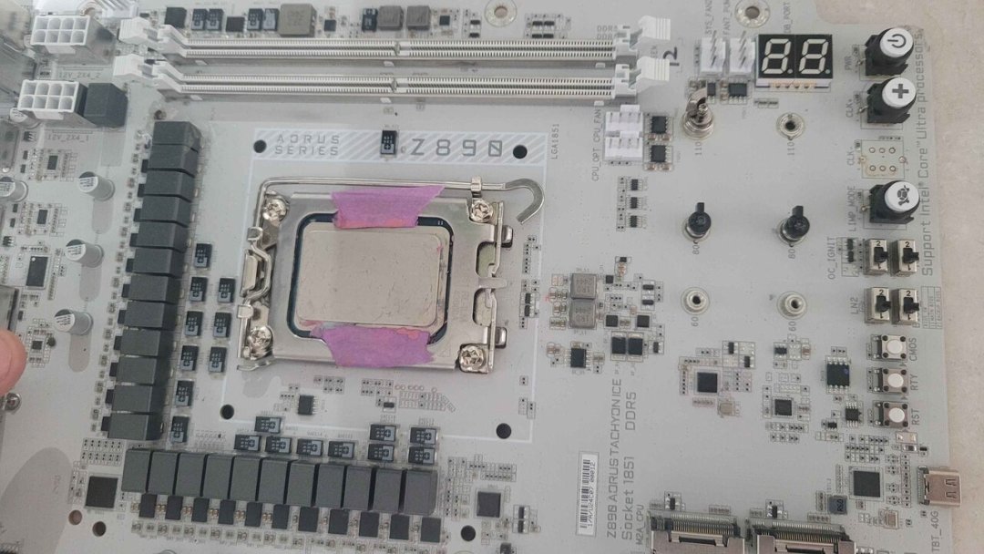 DDR5世界纪录推上13604 MT/s，内存涨价还没到头：这个夏天的HWBOT榜单能看出什么