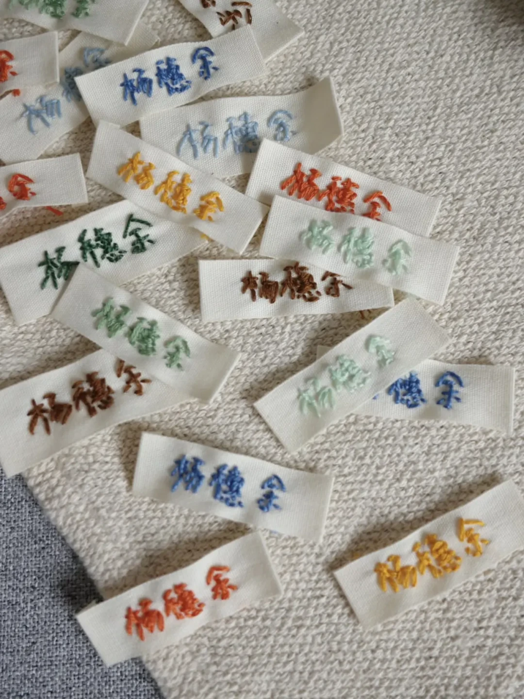 幼儿园姓名贴,买还是自己缝?翻了1000多条真实经验,整理出这份分场景攻略