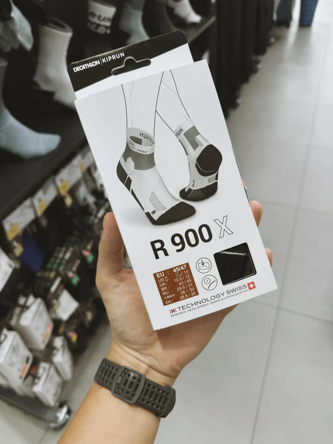 同款X-Technology技术卖三分之一价格:迪卡侬联名跑步袜补货,能平替X-SOCKS吗?