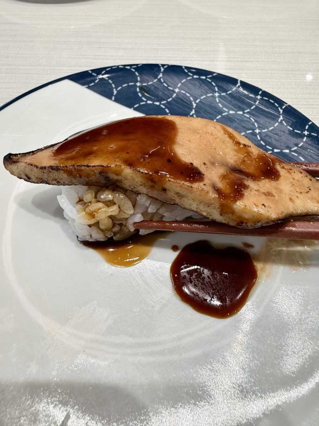 排队破千桌、争议连上热搜：寿司郎和滨寿司这波十元寿司，值得排吗