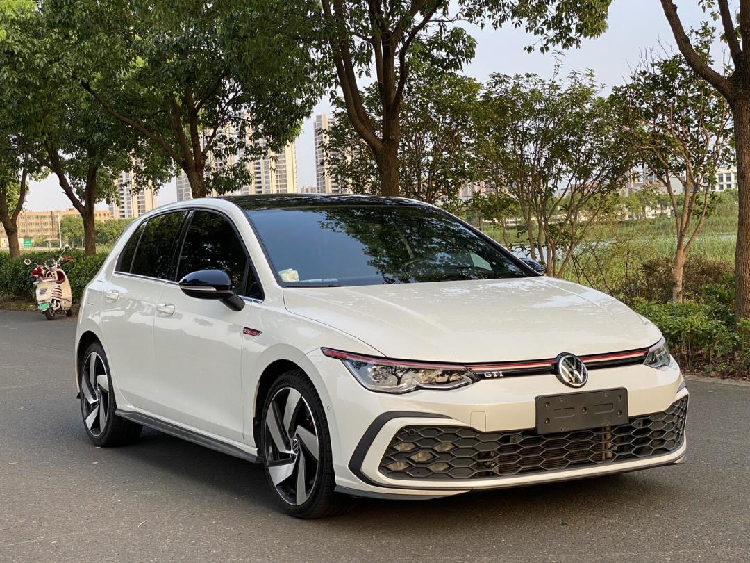 GTI 50岁:海外325匹限量版秒光,国内19.9999万起还有三代可选,末代燃油钢炮的买法我全捋清了