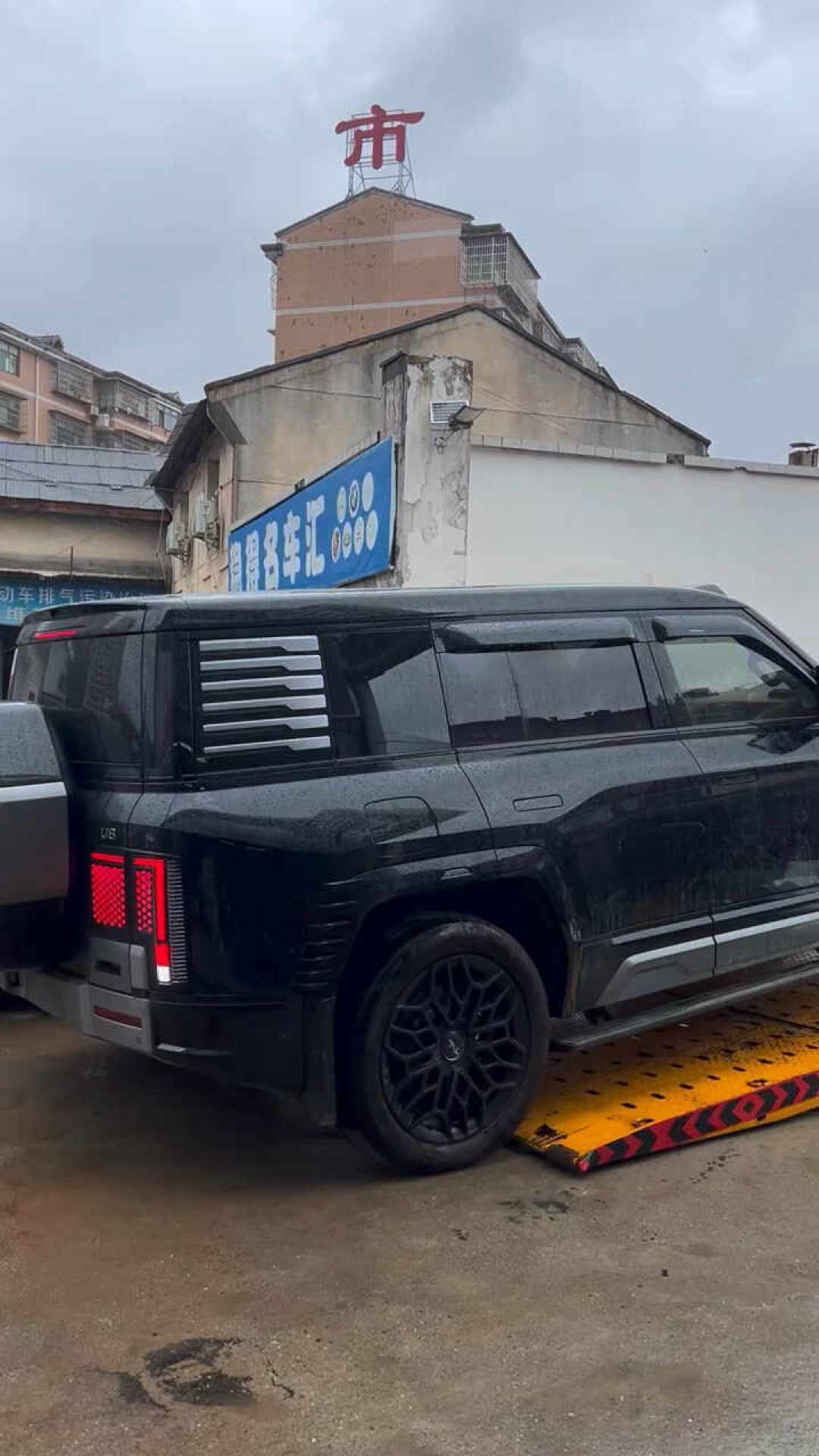 二手仰望U8跌到39.8万:我把全网20多条车源捋了一遍,四档行情,三种便宜车碰不得