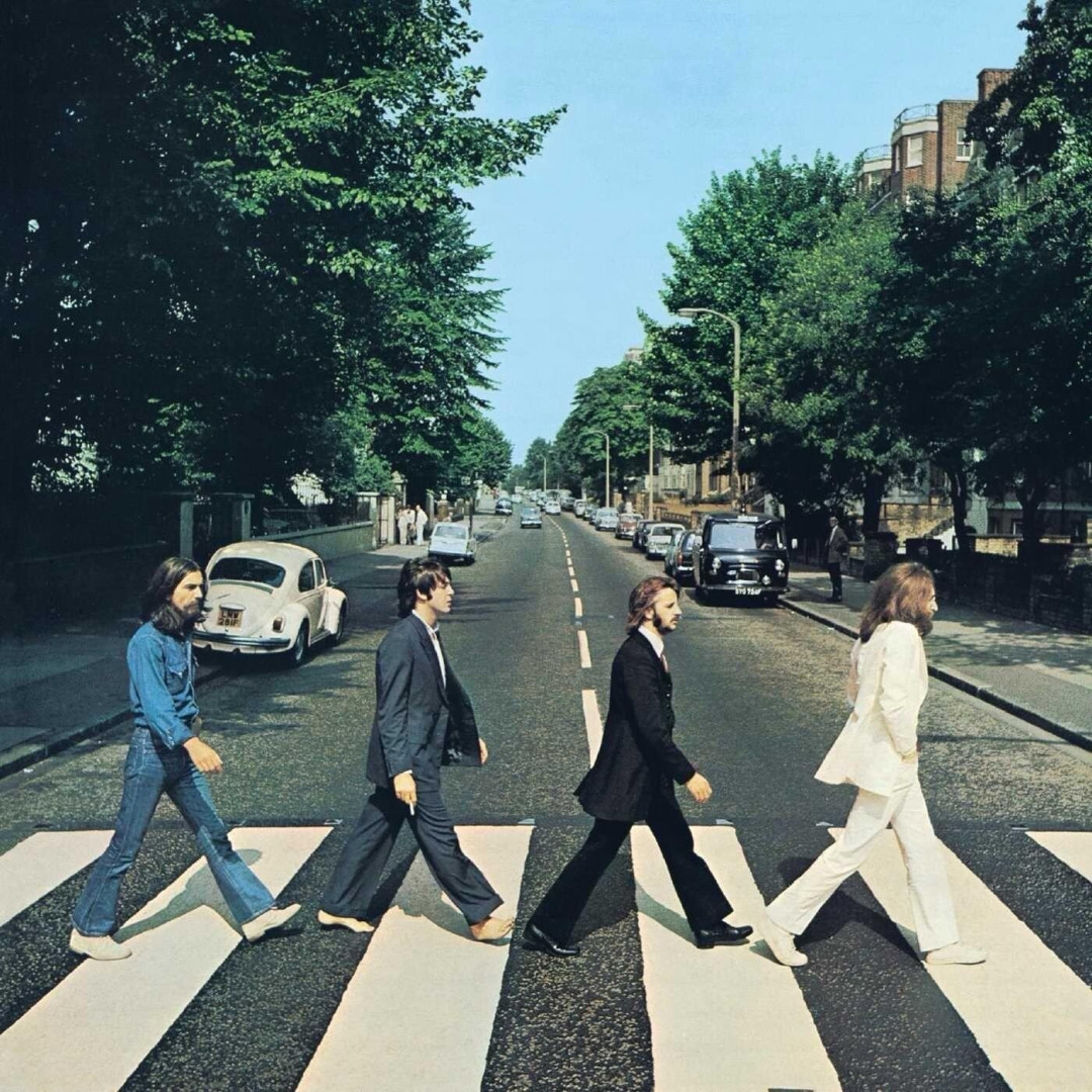 披头士传记片路透刷屏：四主演重现Abbey Road封面，“像不像”吵翻全网，2028年四部曲值得等吗