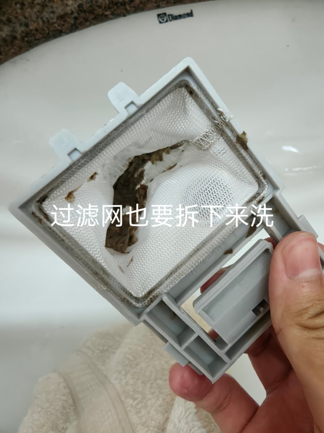 衣服洗完粘着黑色