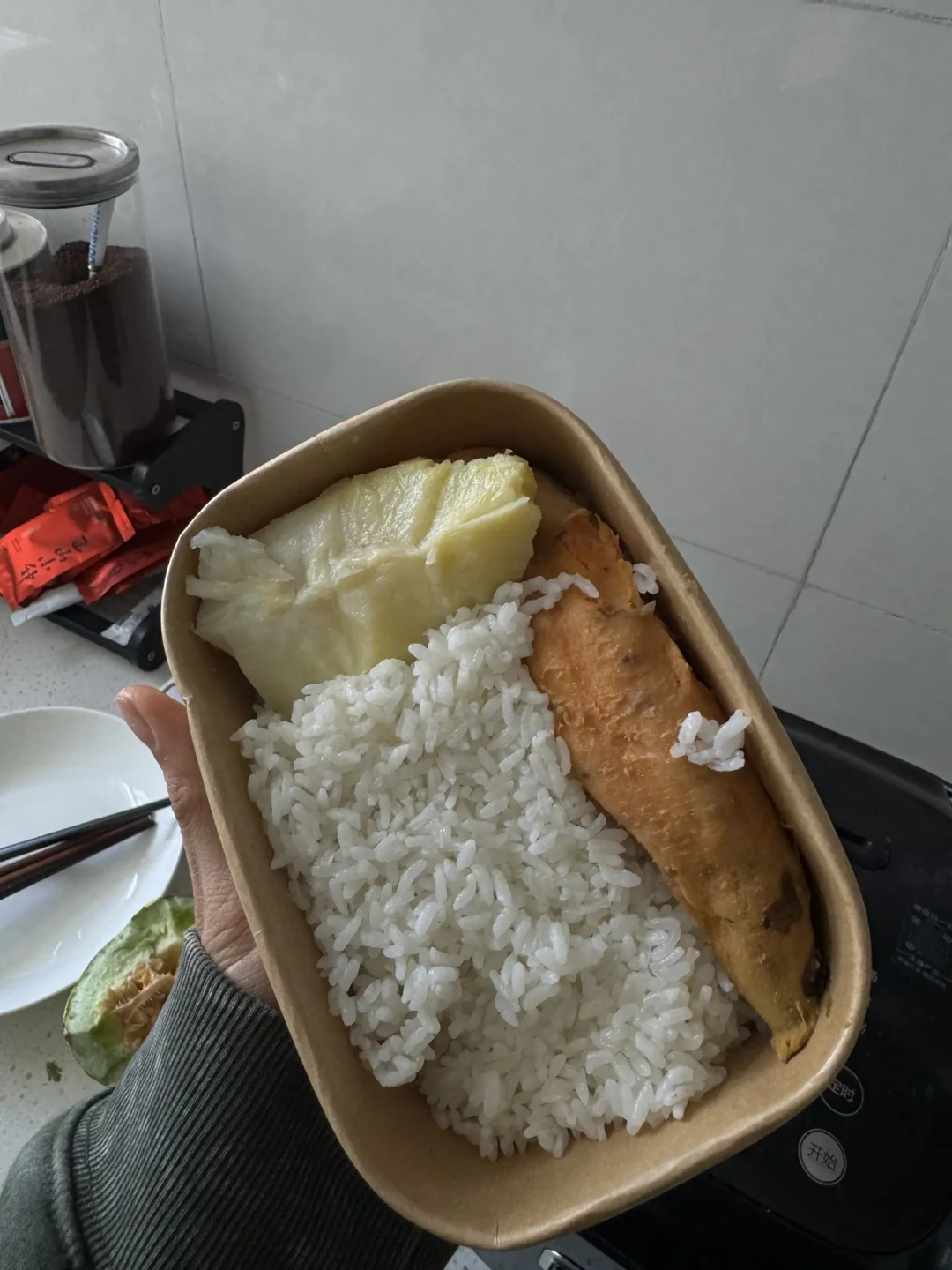 「五倍碳水」打卡刷屏小红书:有人吃馒头两天掉3斤,有人越减越肥,我把两派的账都对了一遍
