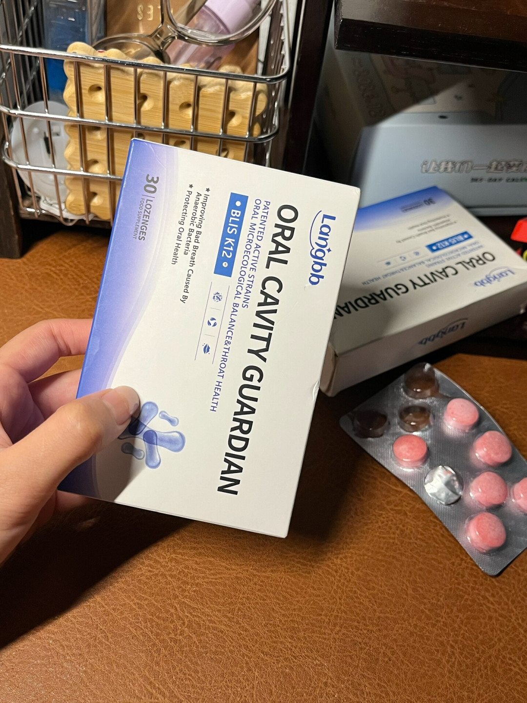 说口腔益生菌是智商税的帖子，一半也是广告：我对照了全网100多篇热帖、官方口臭对策清单和8月24日截止的新规征求意见稿，理清这钱该不该花