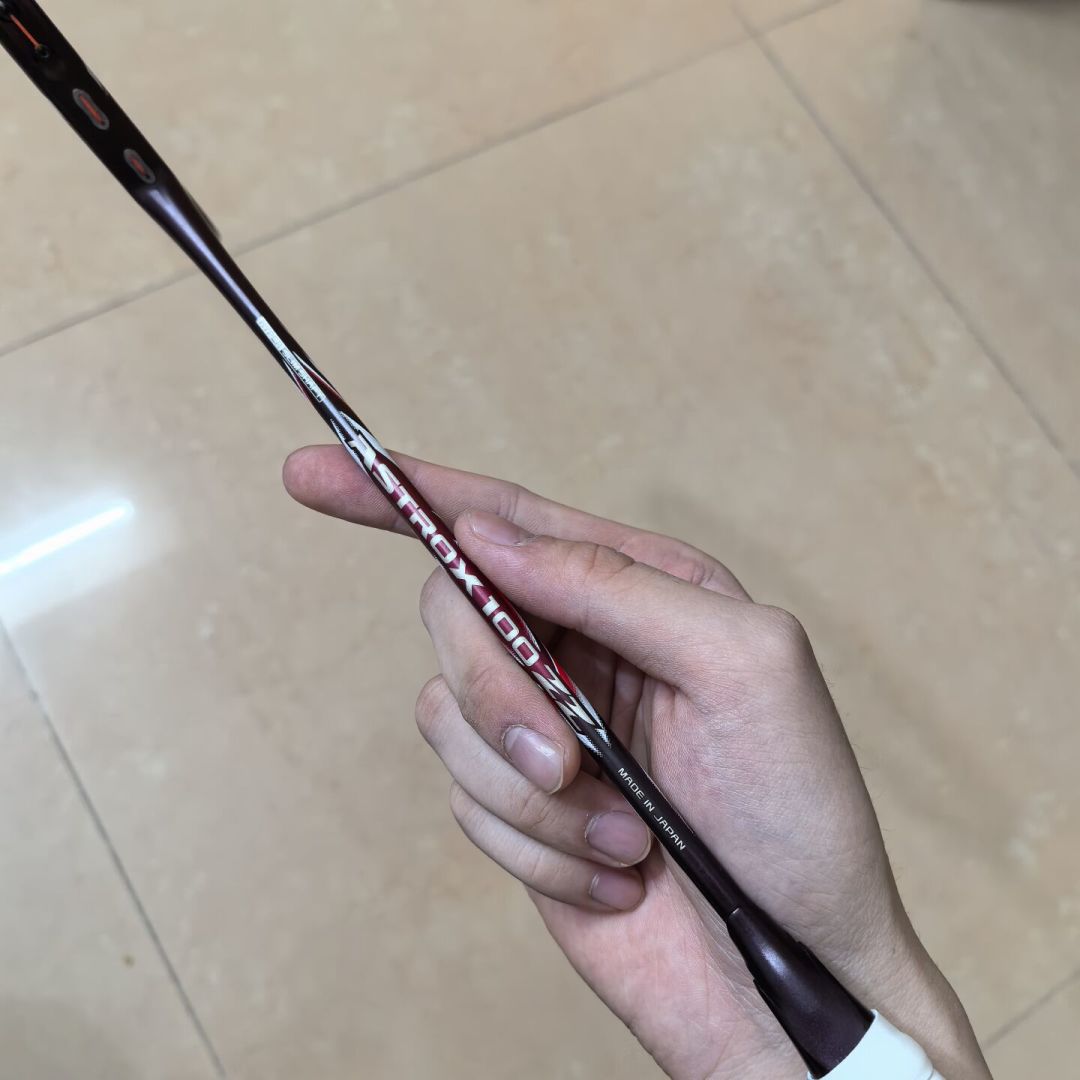 世锦赛周尤尼克斯高端拍集体降价,但最便宜的那批往往挂着“3U”:第一支旗舰拍入手前,先把重量级想清楚