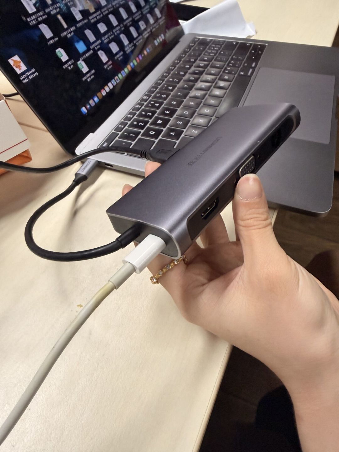 几十块的坞烧了MacBook，上千块的坞买回吃灰：开学季下单扩展坞前，先查你笔记本Type-C是哪一档