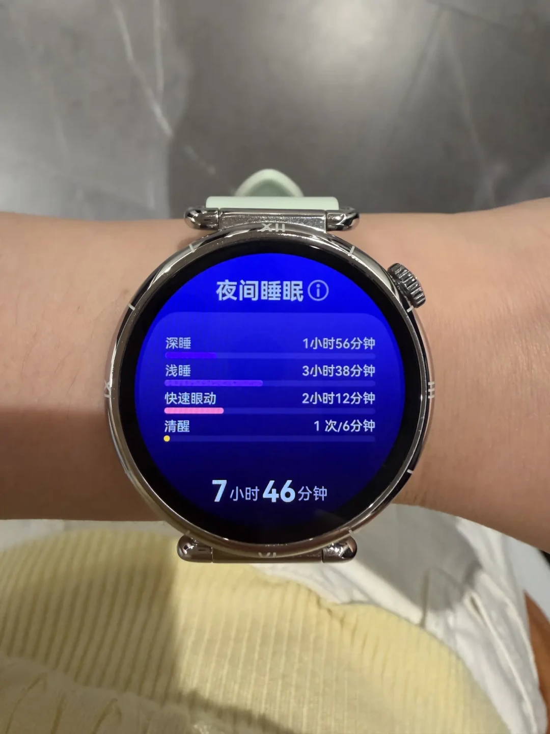 同一晚左右手两块表,深睡差了1小时21分:扒完测量原理和20多条投诉帖,腕上的睡眠数据只有2种值得当真