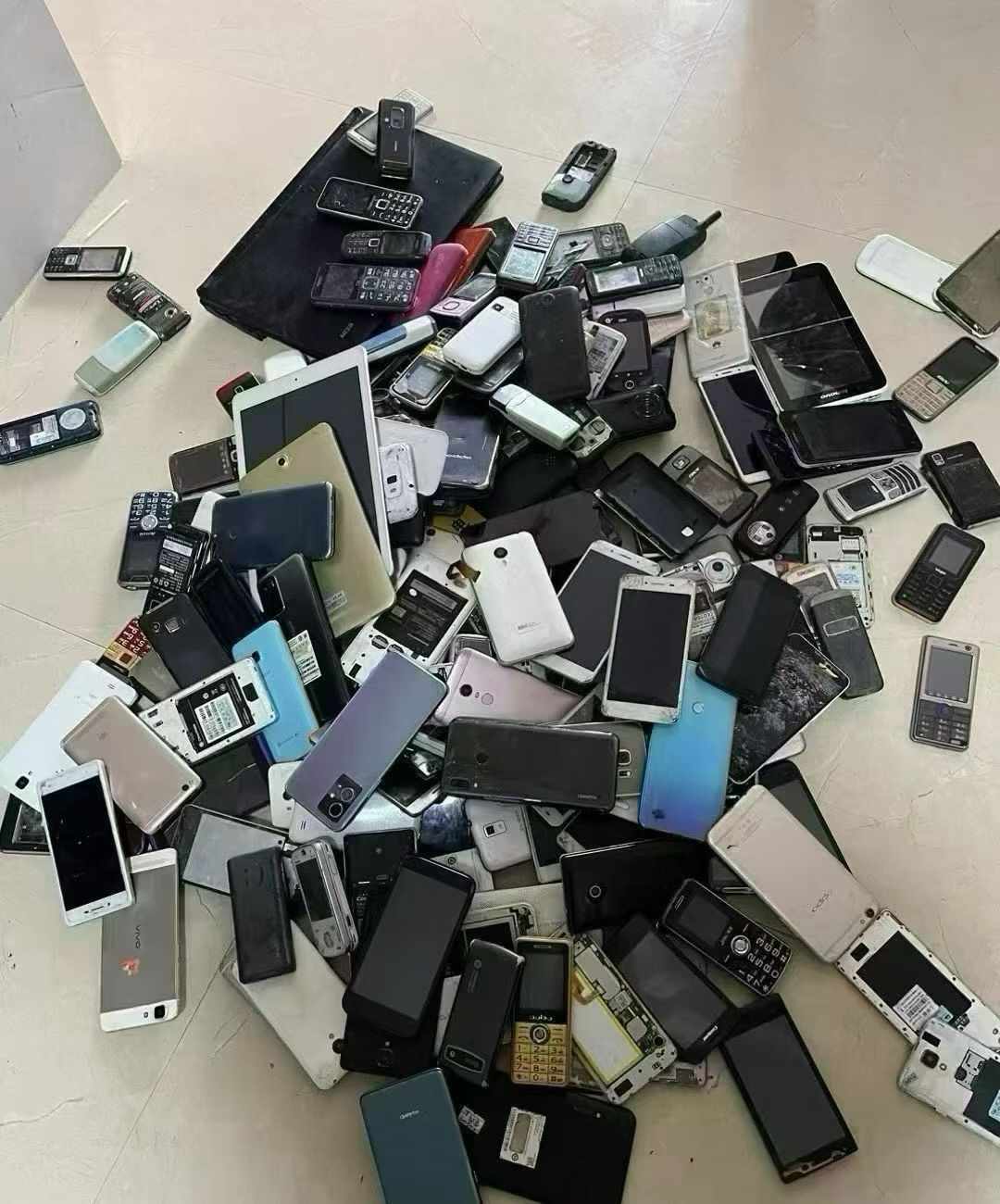 同一台 Find X9 Pro,回收款一个月涨了720元:Find X10月底就来,OPPO机主“卖旧换新”的三条路和四个坑都算清了