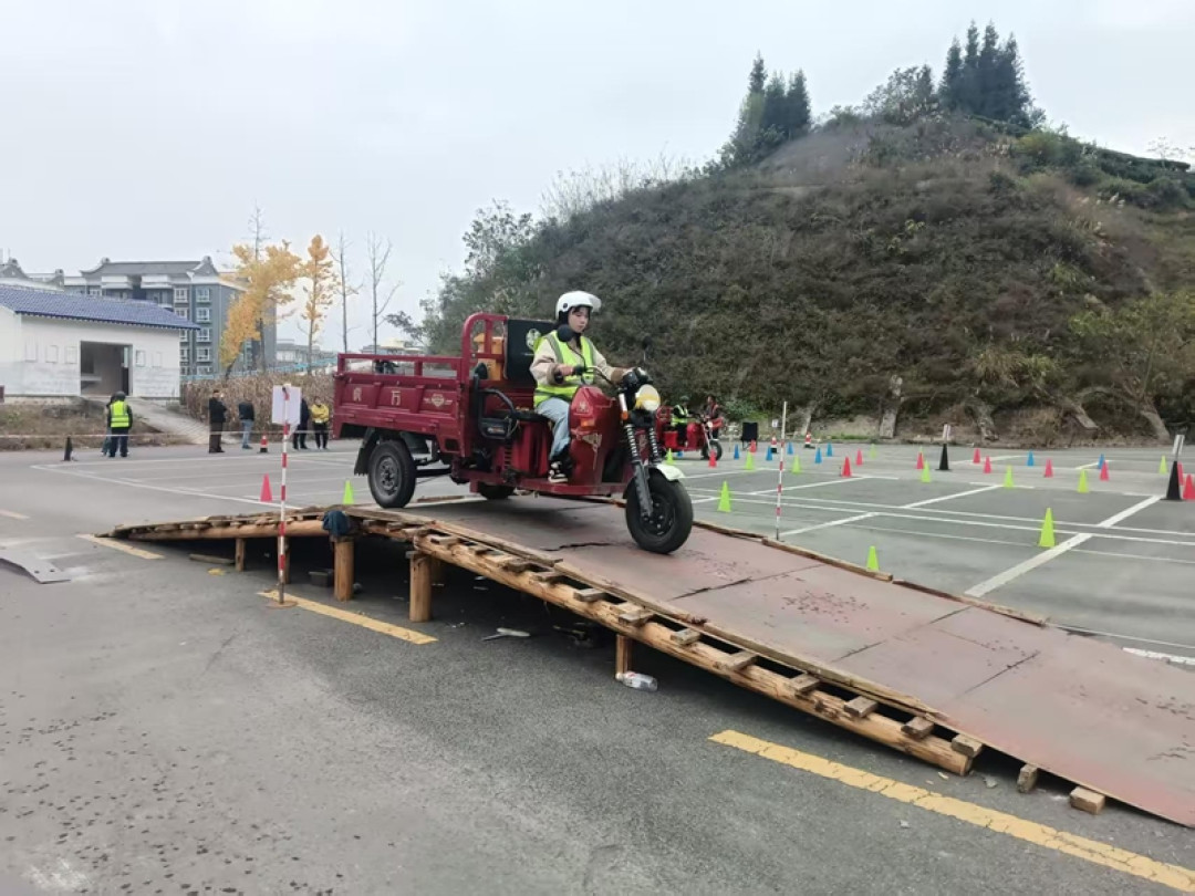 110元到1300+元，考个摩托驾照能差出十倍：扒完全网避坑帖，这份花费账和防骗清单报名前该看