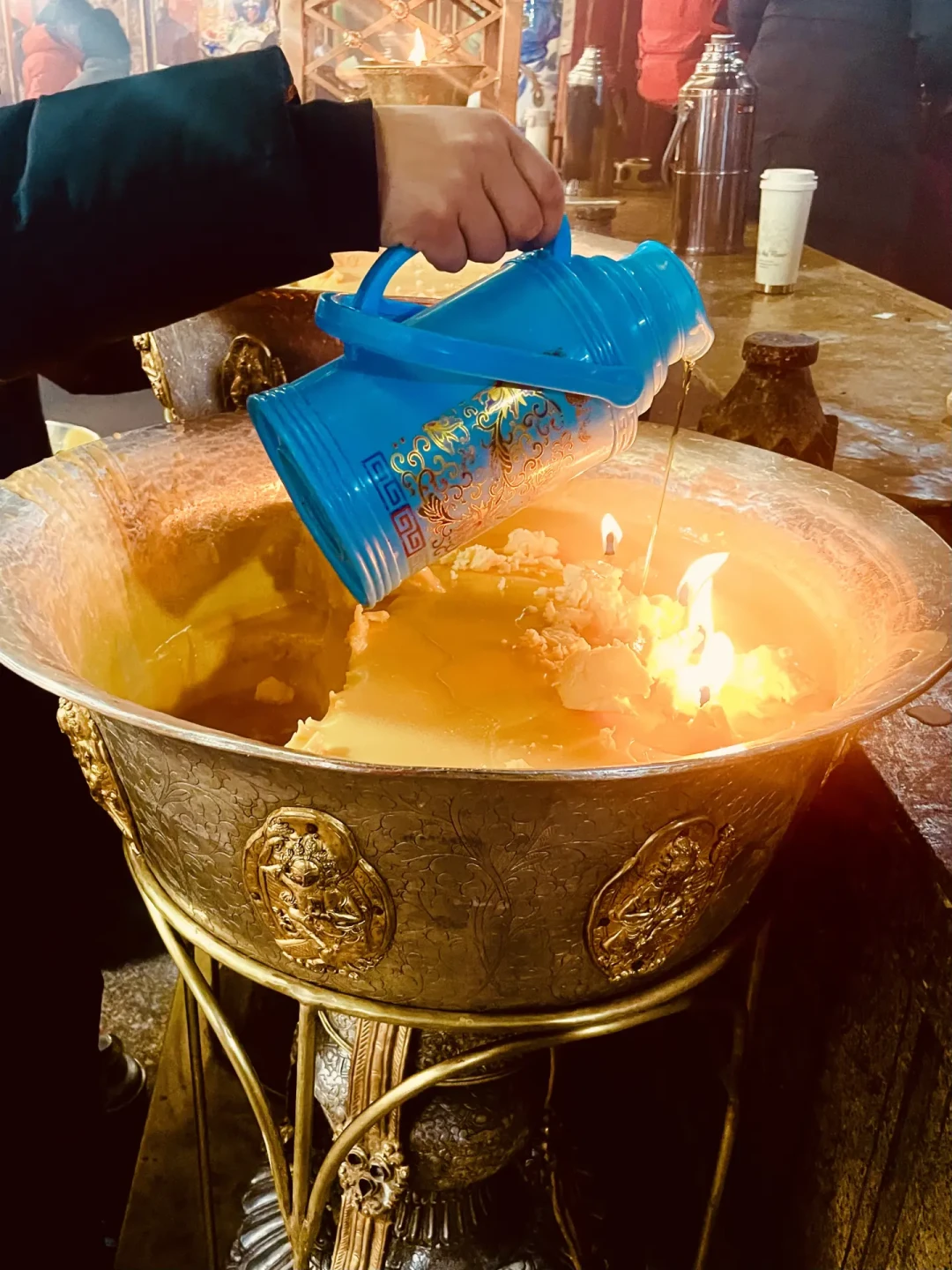 有人80元点100盏灯,有人却写了800元:走完318到大昭寺,点灯前先搞懂这套“双轨制”