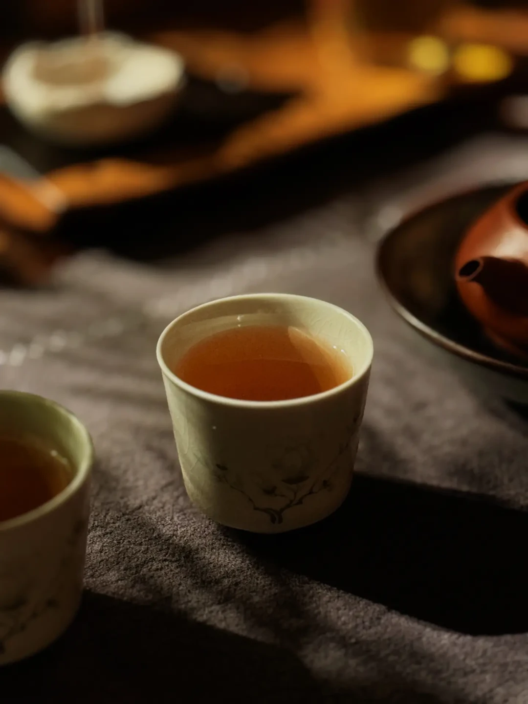 茶具花了几百块,拍出来却像没收拾的桌面:对完全网6个版本的喝茶构图教程,真正有用的就6个公式、1块布和4个免费动作