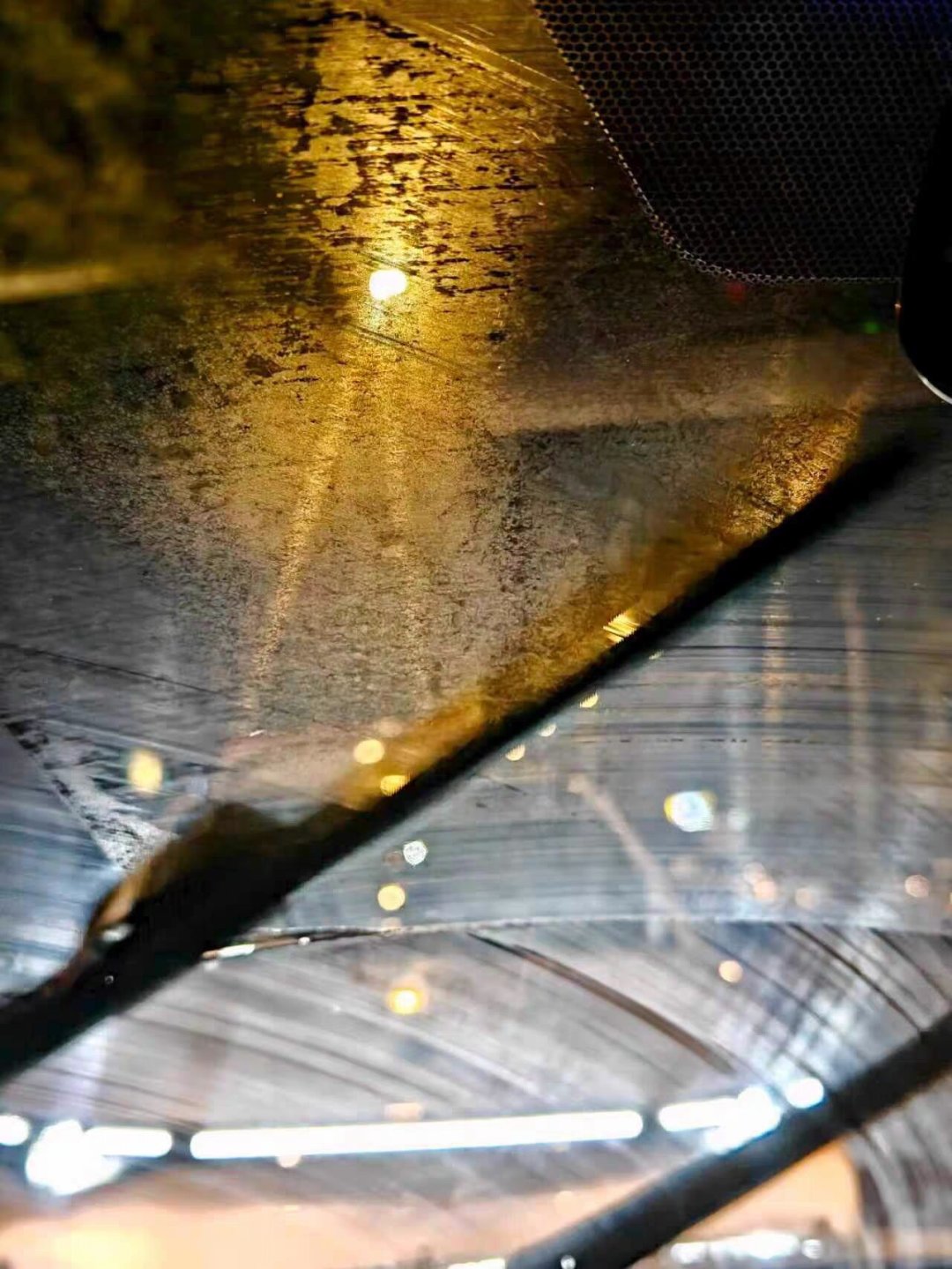 雨刮换了3次还是刮不干净?翻遍全网热帖评论区:3种病因,方案最低几块钱