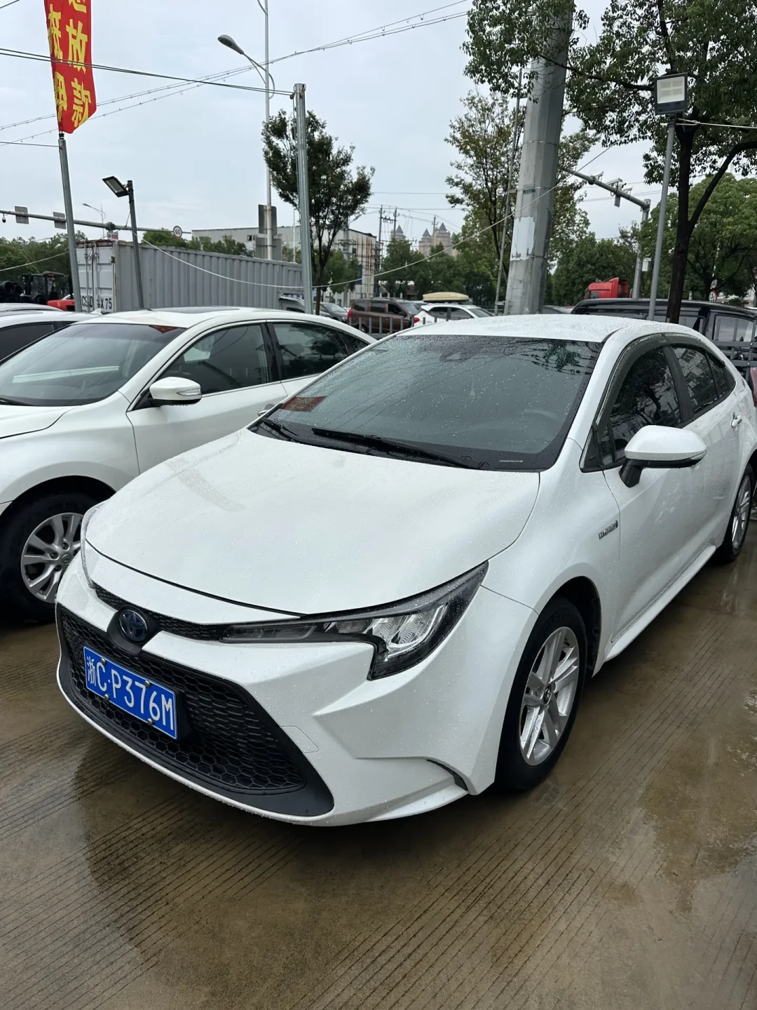 新卡罗拉双擎落地已杀到9万区间,3年车龄二手还挂6.68万:我把新车价、二手挂牌和换电池价格对了个遍,算出二手双擎的捡漏线
