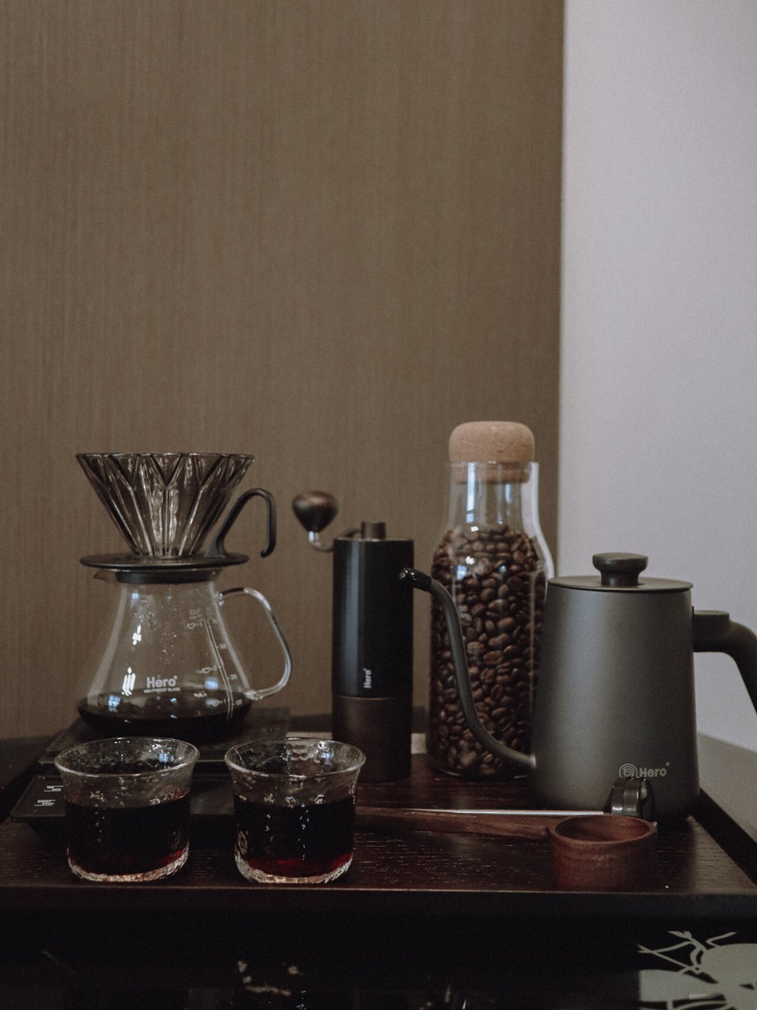 天天买咖啡的人，该不该转在家做？五种方式的单杯成本和设备回本杯数，替你算好了