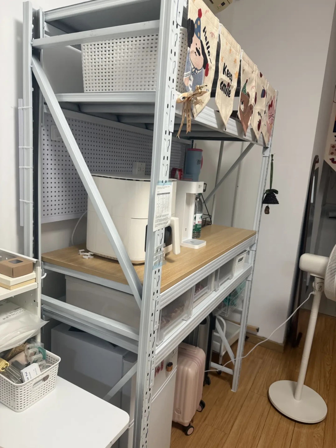 成品柜带不走，便宜架被吐槽晃：对完十几篇租房咖啡角改造帖，我理出三档预算路线和付款前要做的三项测试