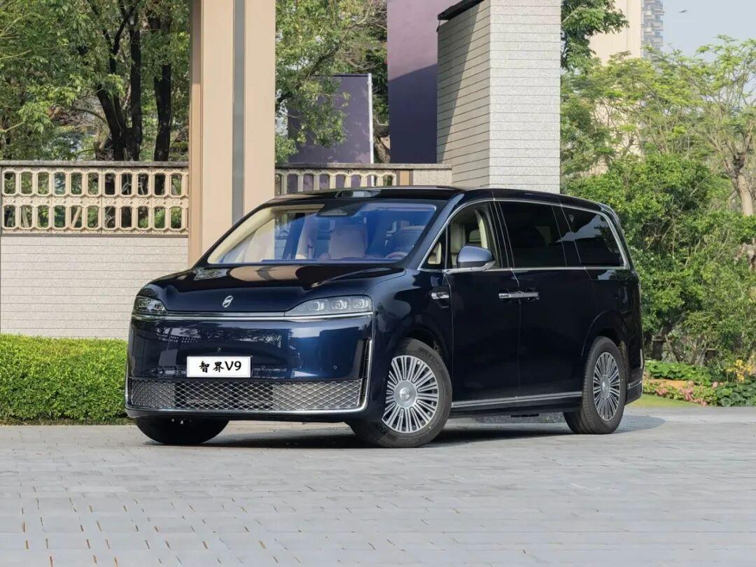 五座装不下俩娃了?成都车展这8台大六座和MPV,从23万到100万帮你分好档