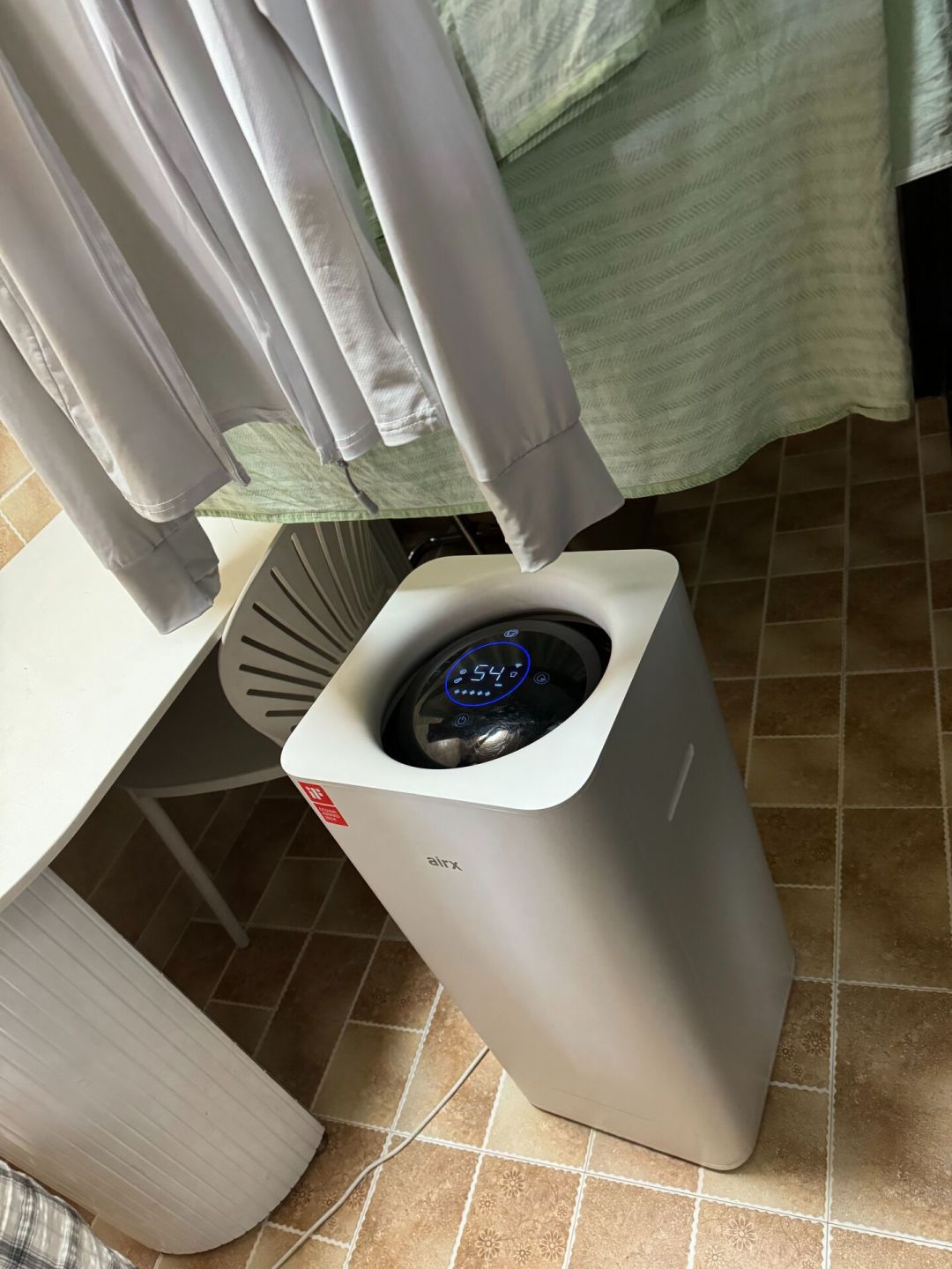 除湿机的“干衣模式”能代替烘干机吗?两拨用户吵了一夏天,答案卡在4个前提上